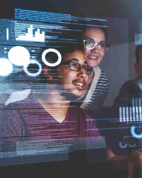Desarrolladores programan aplicación web