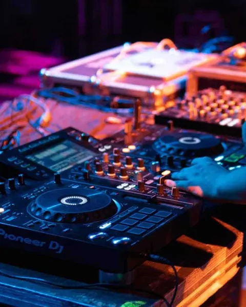 Alumno de FP en Vídeo Disc-Jockey y Sonido trabaja como DJ