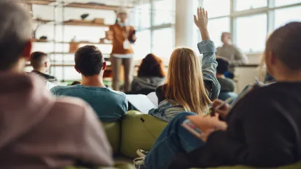 Representante de una empresa dando una masterclass